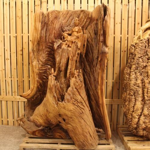 香樟木自在观音巨型雕刻摆件——大型根雕木雕工艺品的收藏与送礼之选